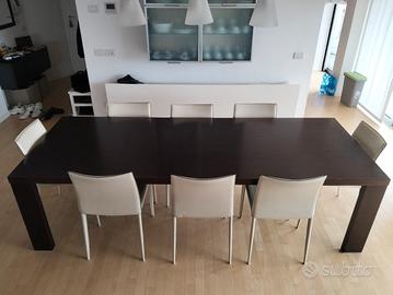 Tavolo in legno wenge + sedie bianche in pelle