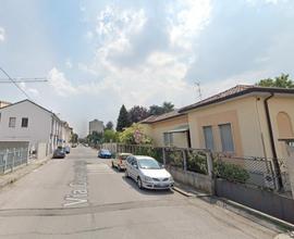 Due Camere Singole vicino alla Stazione a Lissone