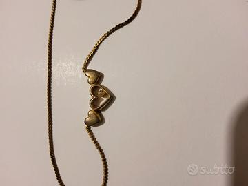 Collana con cuoricini attaccati