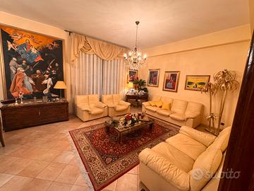 Appartamento in pieno centro aTorrenova via Caputo