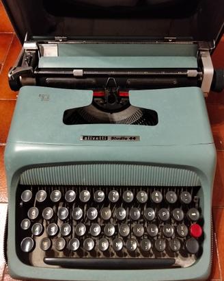 Macchina da scrivere Olivetti Studio 44