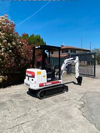 E295 - Escavatore Bobcat 220