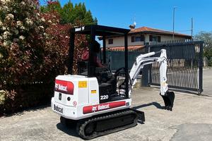 E295 - Escavatore Bobcat 220