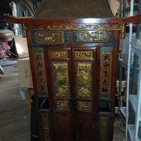Antico mobile cinese intagliato in legno 