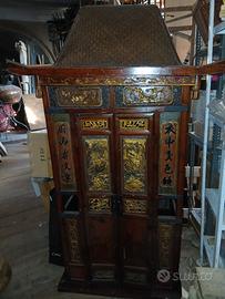 Antico mobile cinese intagliato in legno 