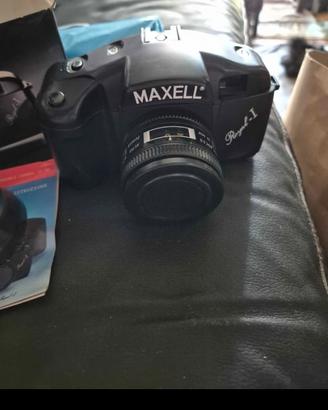 Macchina fotografica vintage Maxell Royal-I 35 mm.