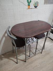  tavolino con due sedie 