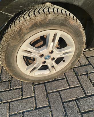 Cerchi in lega Grande Punto R15 + Gomme 4 stagioni