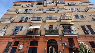 2 LOCALI A NAPOLI