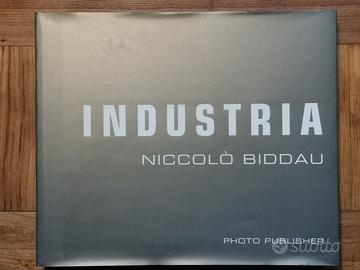 "INDUSTRIA" LIBRO FOTOGRAFICO come nuovo