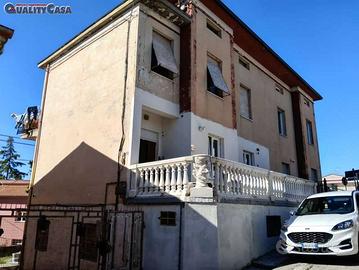 CASA A SCHIERA CON GIARDINO A SANTA MARINA NUOVA