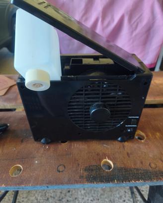 Mini condizionatore evaporativo per auto.