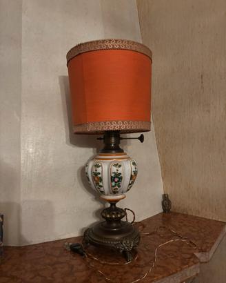Lampada vintage in ceramica decorata e ottone
