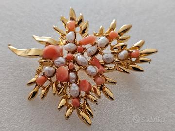 Spilla Vintage dorata con Perle Barocche e Corallo