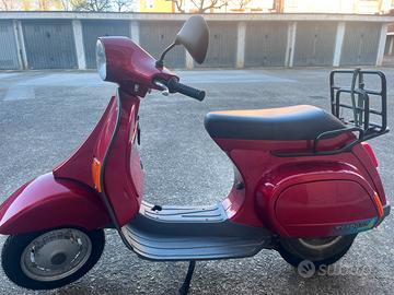 Vespa 50 super rossa