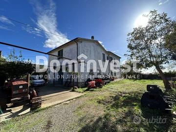 Rustico / Casale di 300 m² con più di 5 locali e b