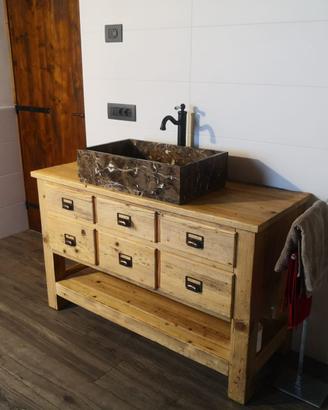 bagno in legno vecchio 2 cassettoni e vano giorno