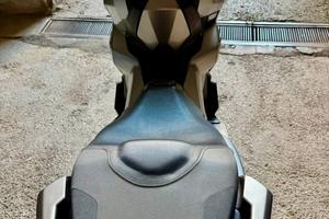 Xadv 750