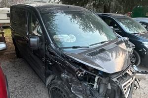 FURGONE PEUGEOT INCINDENTATO