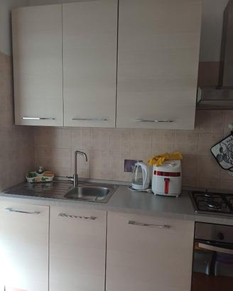 CUCINA ANGOLARE con elettrodomestici