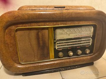 Radio antica da collezione