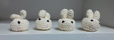 4 Amigurumi Coniglietti Bianchi 4 x 3cm.