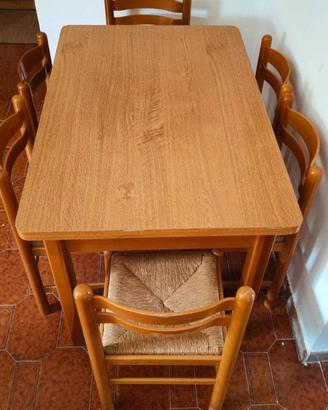 Tavolo in legno allungabile + 6 sedie