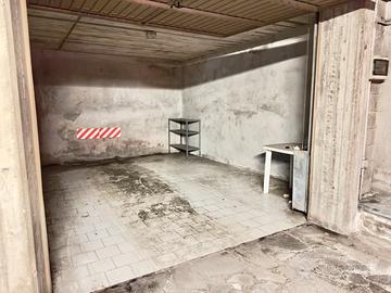 Ampio box auto - novara stazione