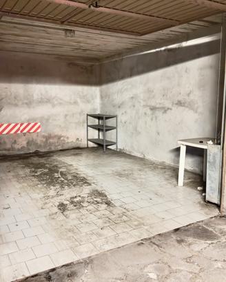 Ampio box auto - novara stazione