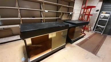 doppio bancone negozio + scaffali 