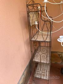 etagere legno e ferro battuto