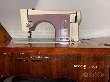 Macchina da cucire Necchi supernova Julia