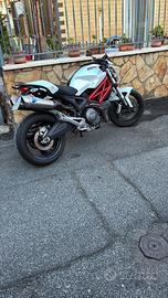 Ducati monster 696