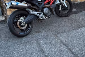 Ducati monster 696