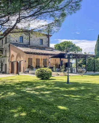 FRATTA TODINA: PROPRIETA' ESCLUSIVA CON PARCO PRIV