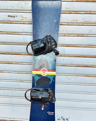 SNOWBOARD CON SCARPONI