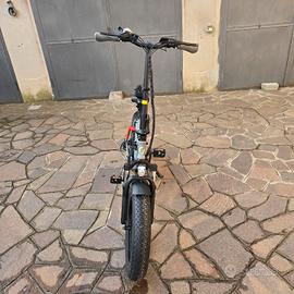 Bicicletta elettrica piacevole 