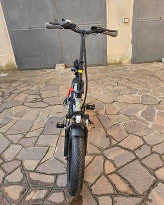 Bicicletta elettrica piacevole 