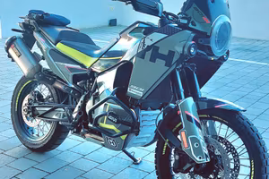 Husqvarna Norden 901 Akrapovic