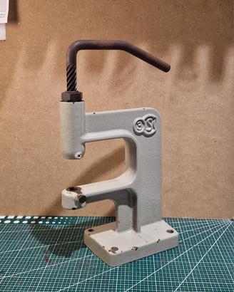 Torchietto manuale da banco,  pelletteria