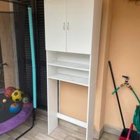 Mobile sopra lavatrice bianco