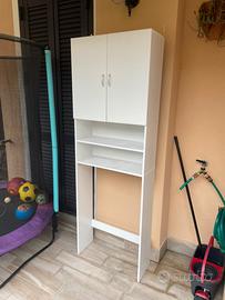 Mobile sopra lavatrice bianco