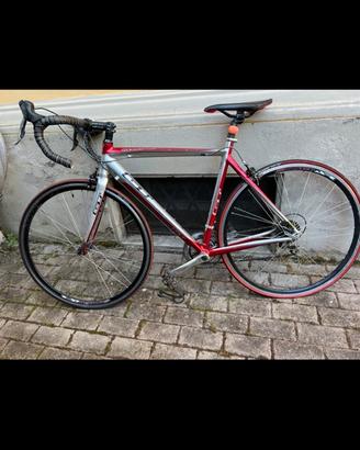 Bici da corsa americana in alluminio