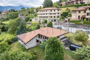Villa di 228 m² con più di 5 locali e box auto dop