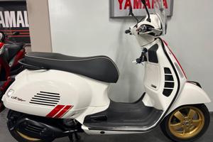 Vespa 300 GTS SPORT / RACING SIXTIES