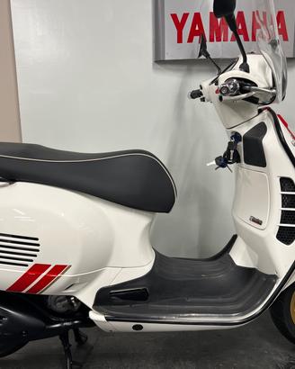 Vespa 300 GTS SPORT / RACING SIXTIES