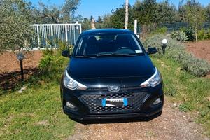 Hyundai i20 active  benzina 1.2 cm³  84 cv