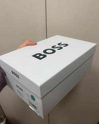 Scatola bianca Hugo Boss vuota per cabina armadio