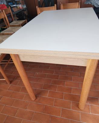 tavolo da cucina con sedie 