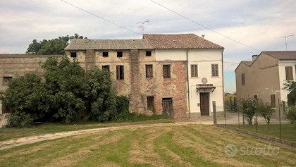 Rustico con oltre 3.600 m² di terreno - Vista 2